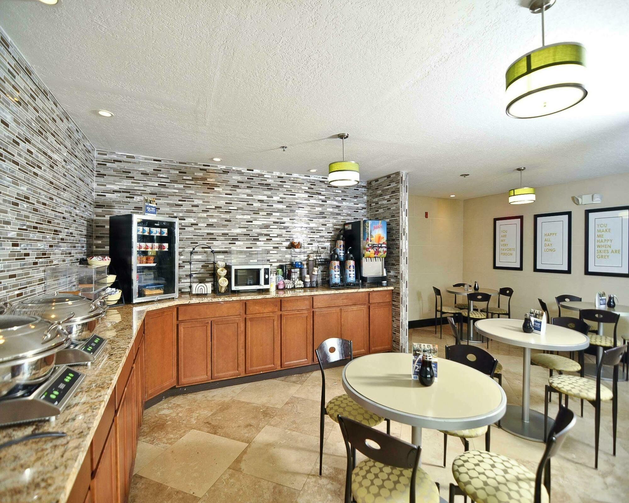 Best Western Norwalk Exterior photo
